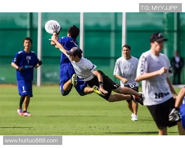 重庆飞盘队的拼搏之路：攀岩联赛中的奋斗与荣耀