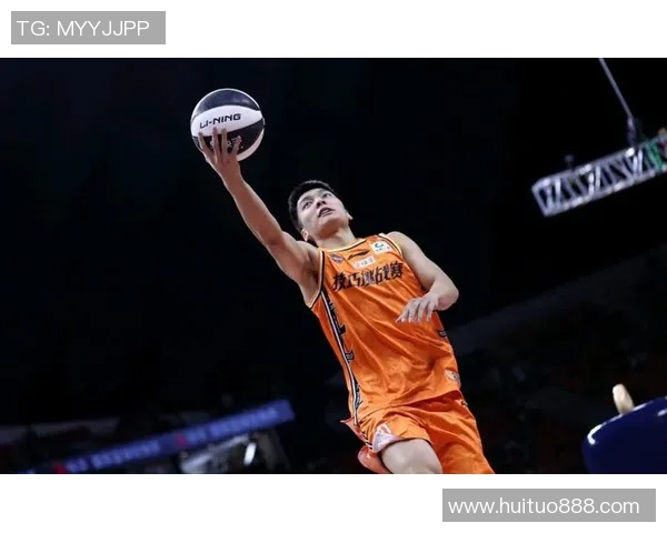 齐麟的崛起与挑战：从青涩少年到篮球赛场明星的成长之路